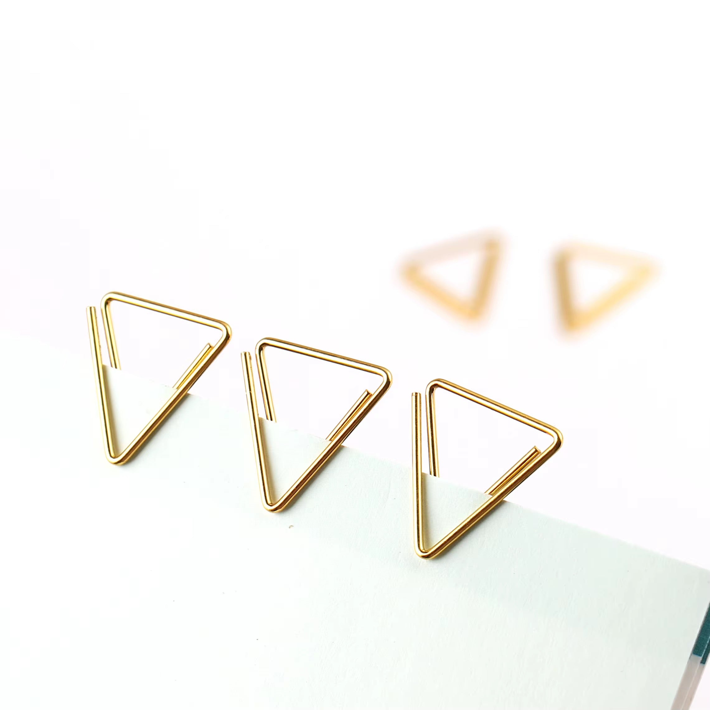 Triangle Paperclip 20mm | Gold
